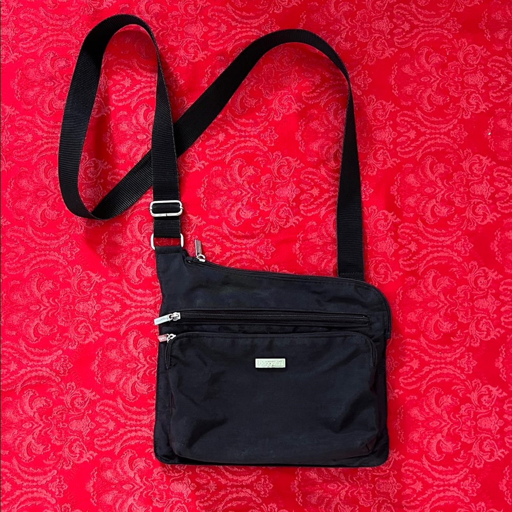 Baggallini Black Travel Crossbody Bag Lightweight Nylon Multi Pocket Organizer
